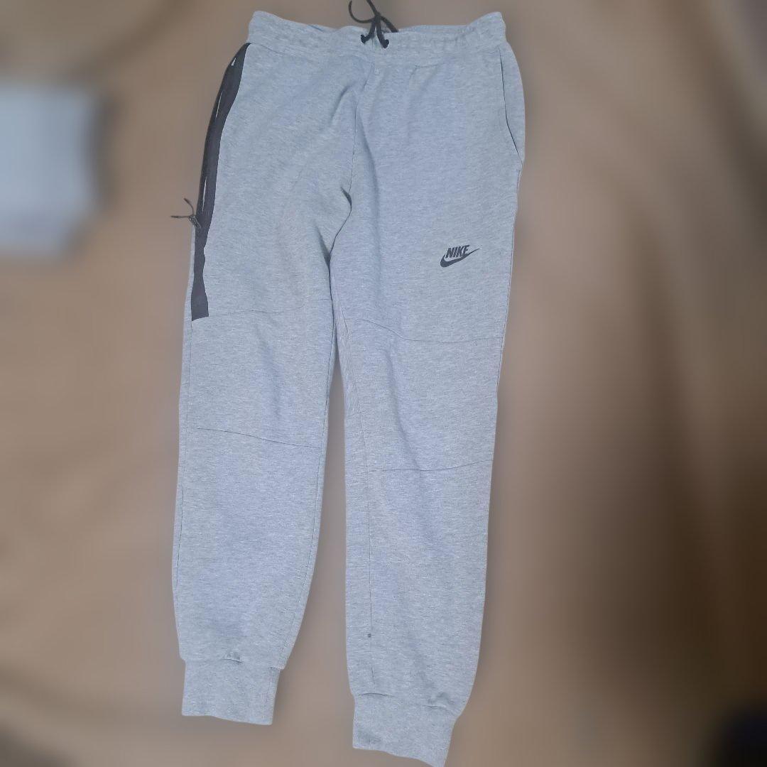 NIKE　テックフリースグレー