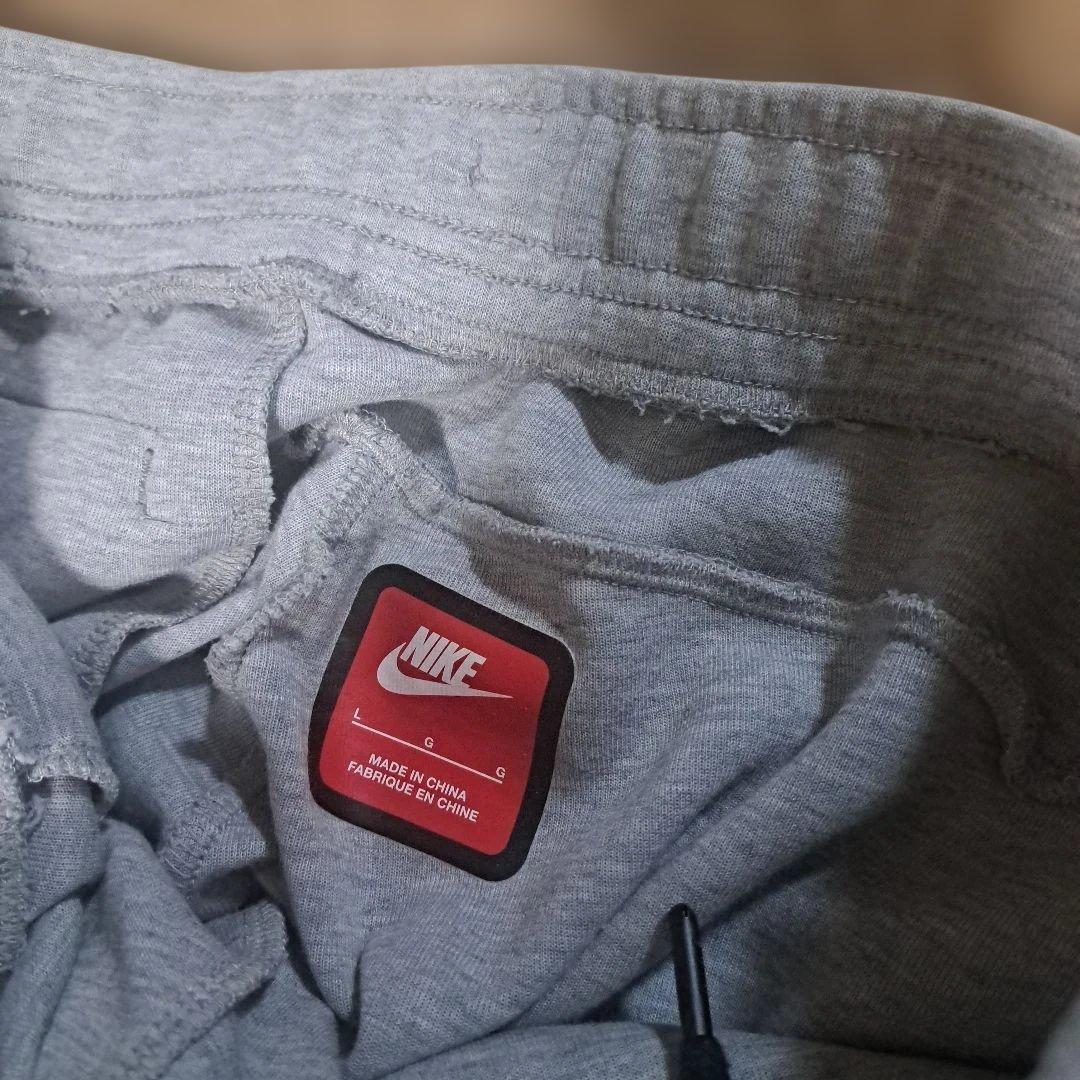 NIKE　テックフリースグレー