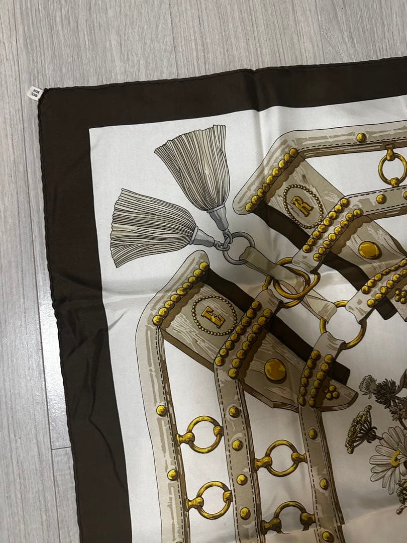 HERMES aux champs 花と金具デザイン スカーフ