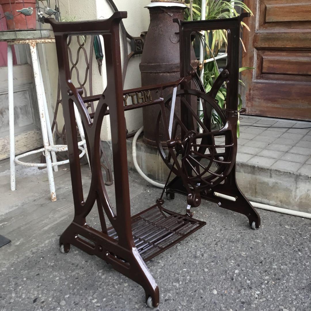 RHYTHMヴィンテージ テーブル脚アイアン　テーブルに！