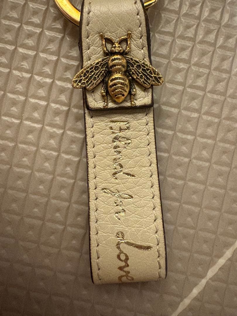 グッチ　GUCCI　蜂モチーフ レザーキーホルダー