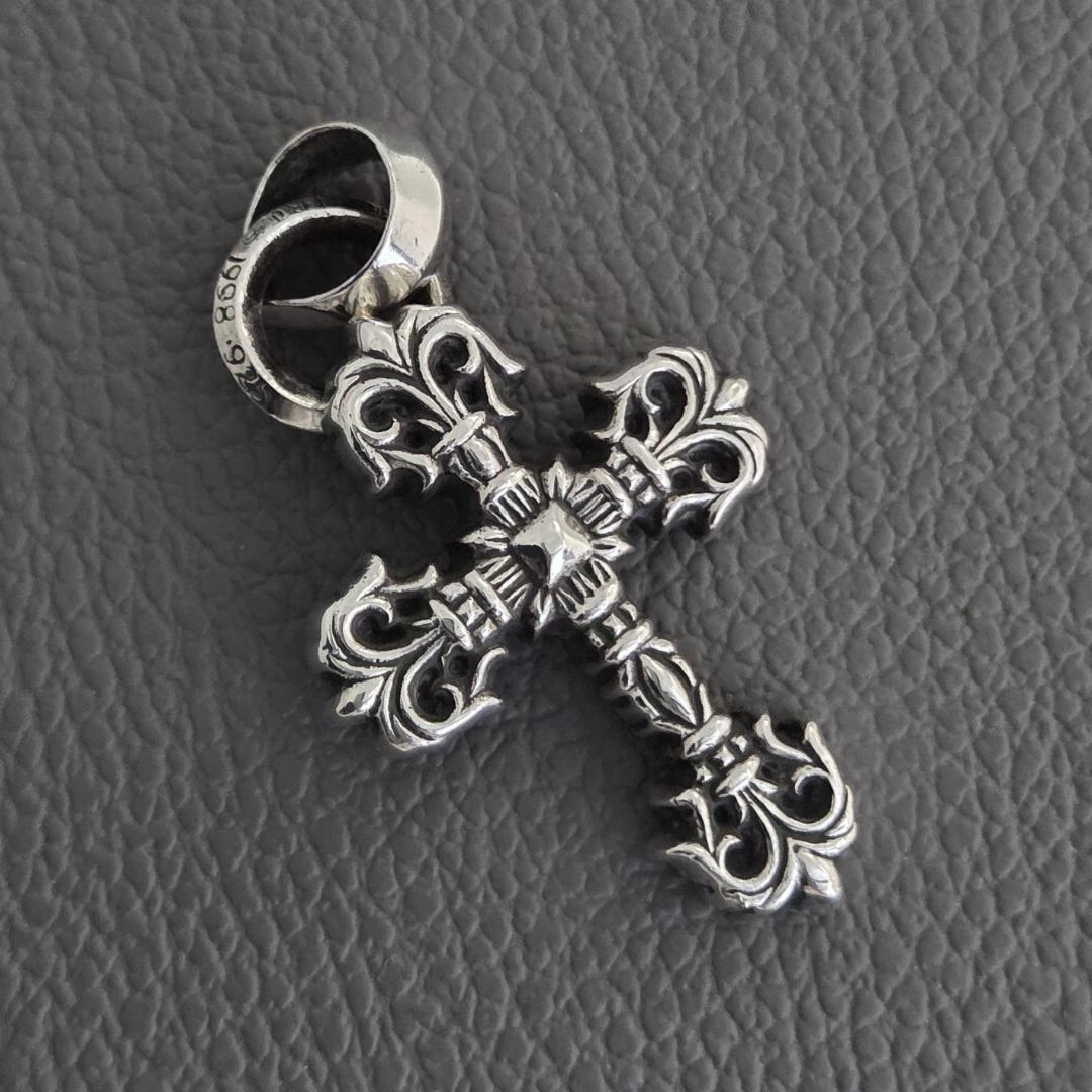CHROME HEARTS フィリグリークロス XS ベイル ペンダント トップ