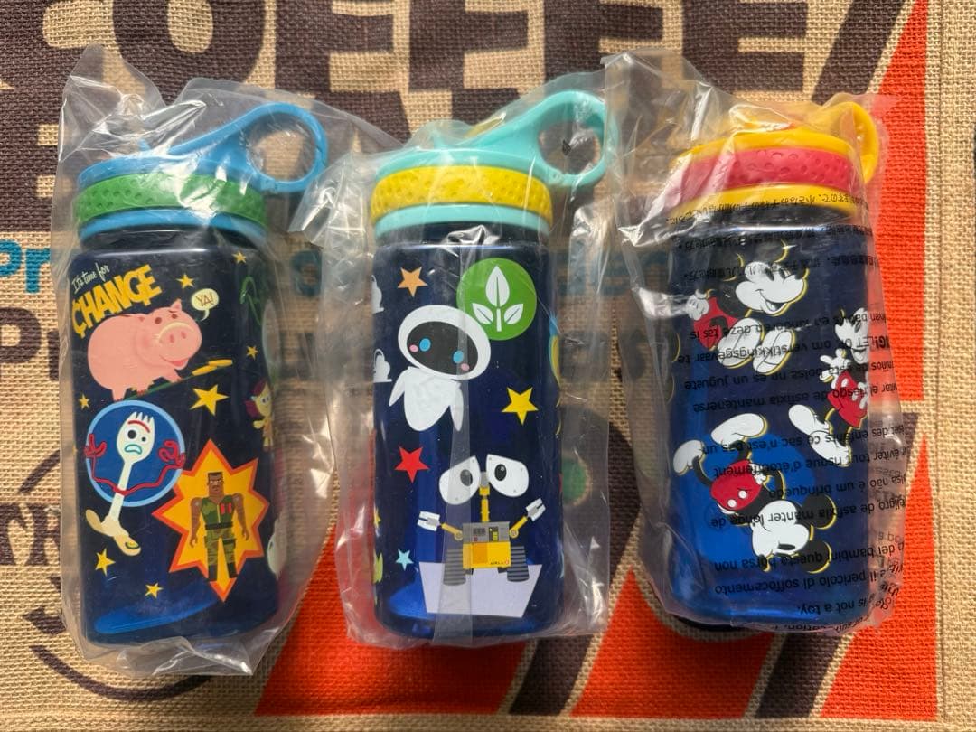 新品未使用　ディズニーストア　子供用水筒　3つセット