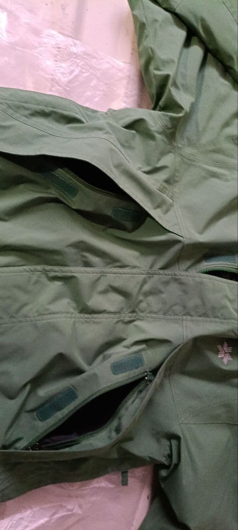 極美品　ゴールドウィンGOLDWIN　スキーウエア上下組　Mサイズ