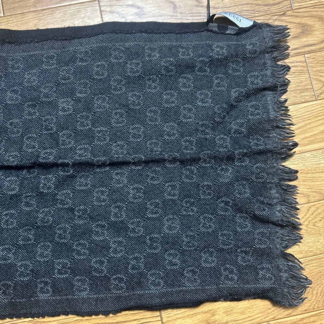 GUCCI ブラック ロゴマフラー