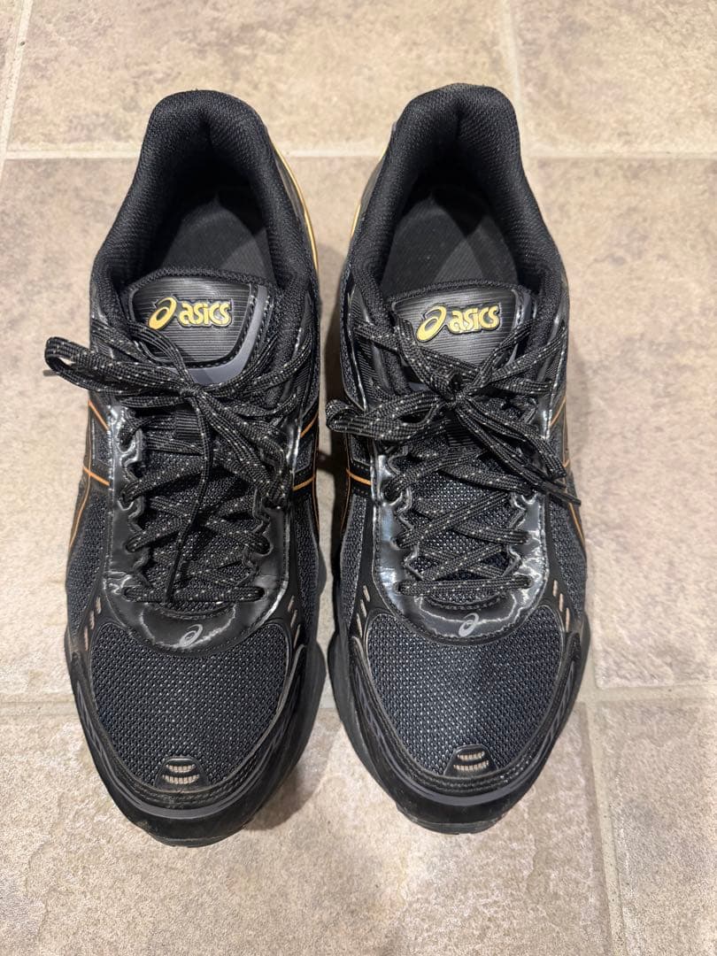靴 ASICS GEL KINETIC FLUENT