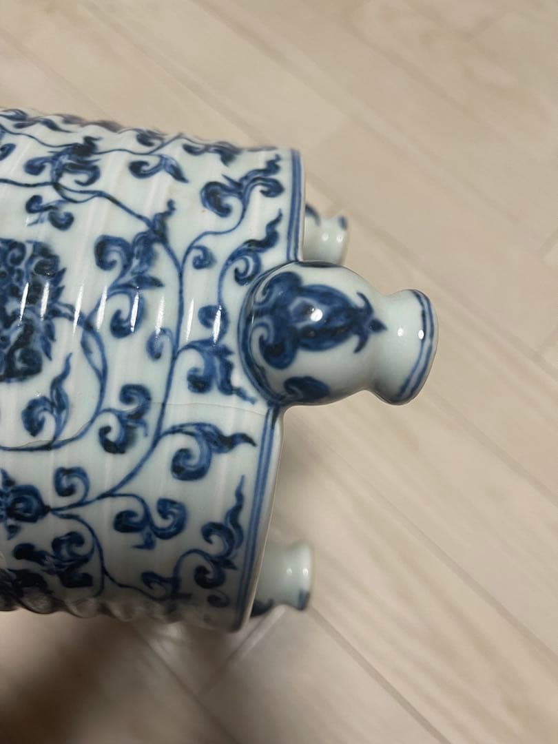 明宣徳時代 【大明宣徳年製 】在銘 染付 青花唐花文三足炉 (B-82)