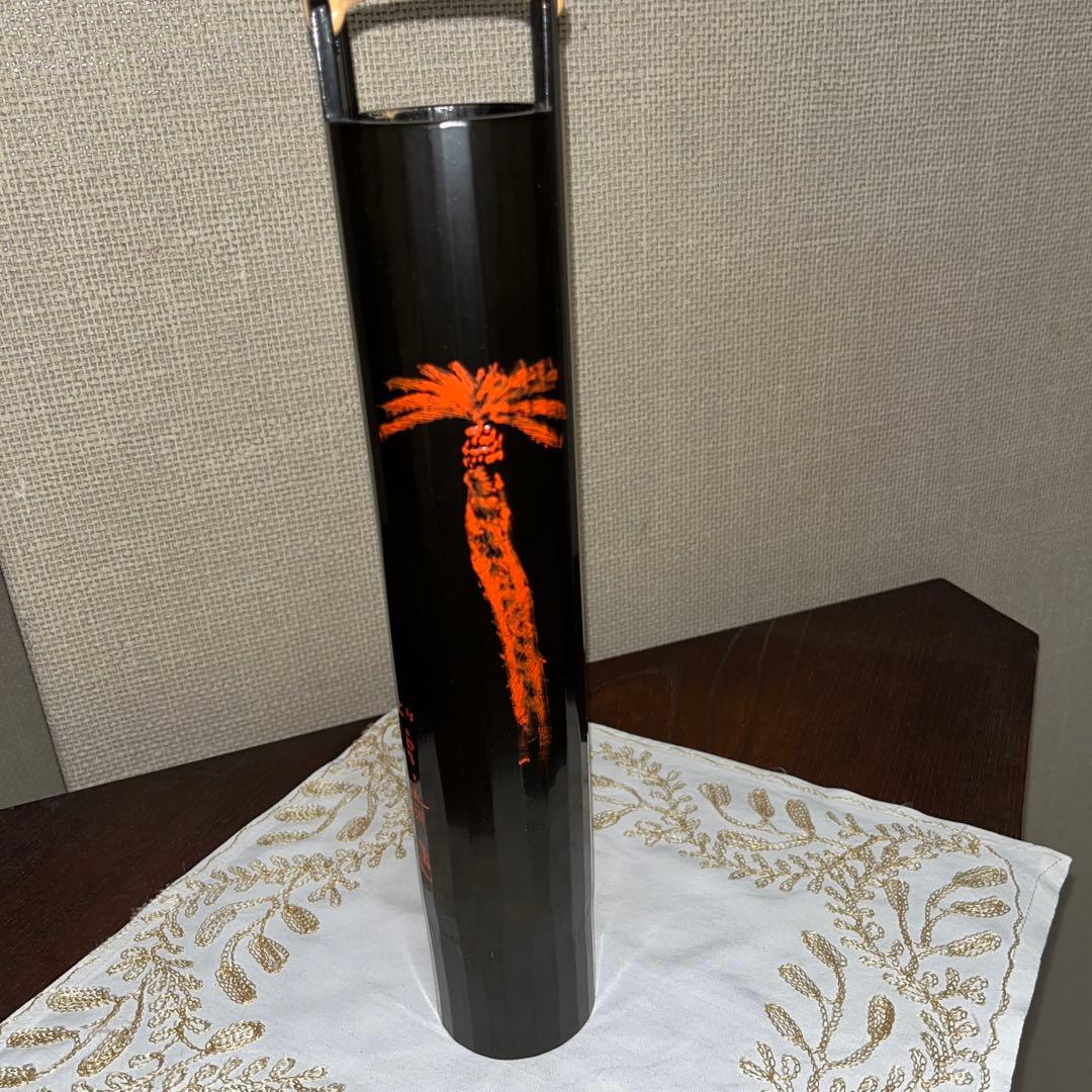 二代目　田辺雲斎作　漆　や竹花入　蘇鉄図