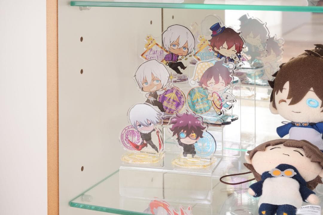 角が丸いデザイン☆３段ブラウン☆コレクションケース 脚付き