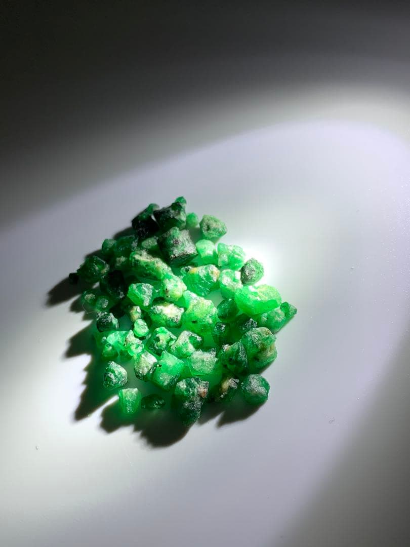 エメラルド原石　大量163グラム　天然石　宝石