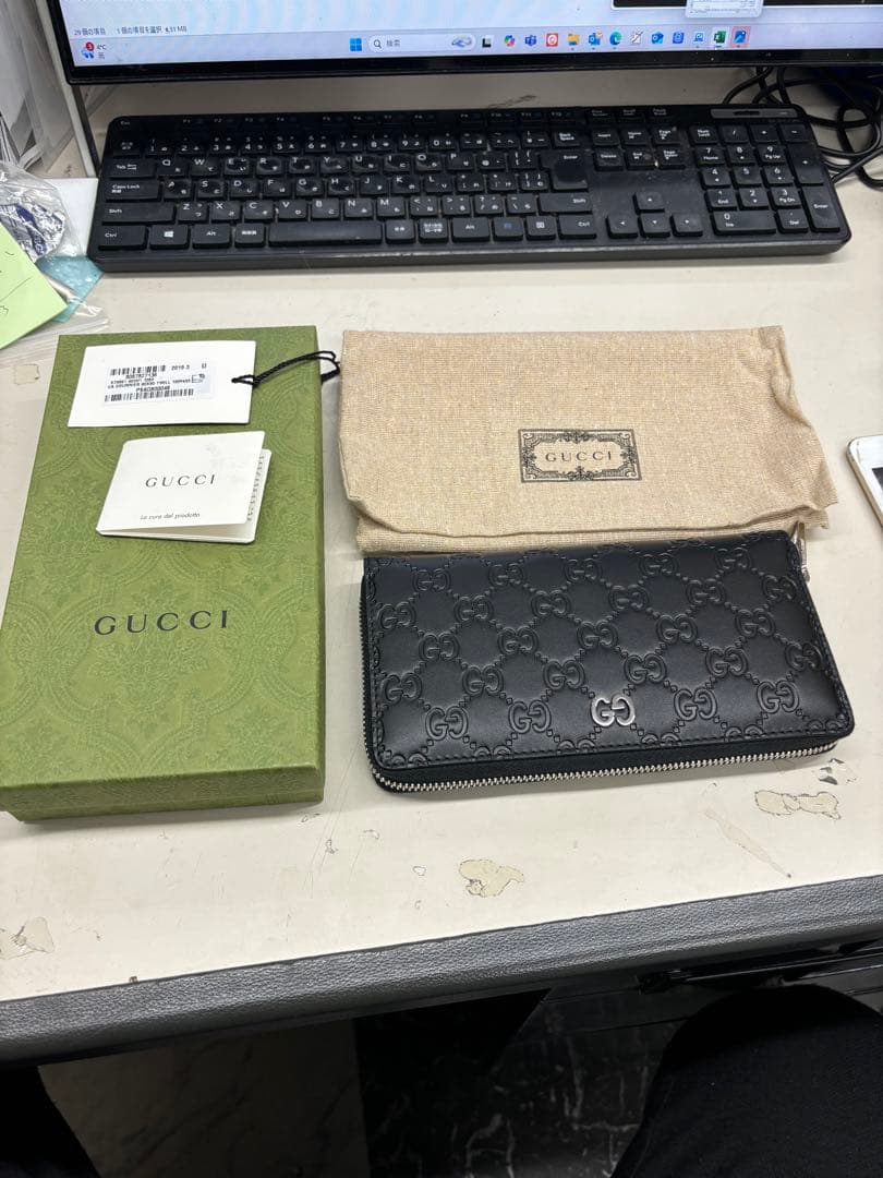 空*ん様 B4901【未使用】GUCCI グッチ ラウンドファスナー　長財布