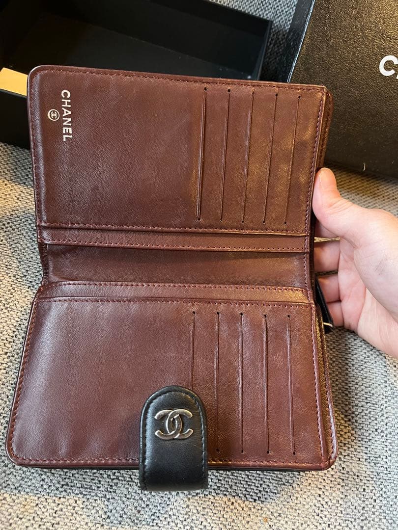 CHANEL マトラッセ　財布　コンパクト　二つ折り　ブラック　ラムスキン