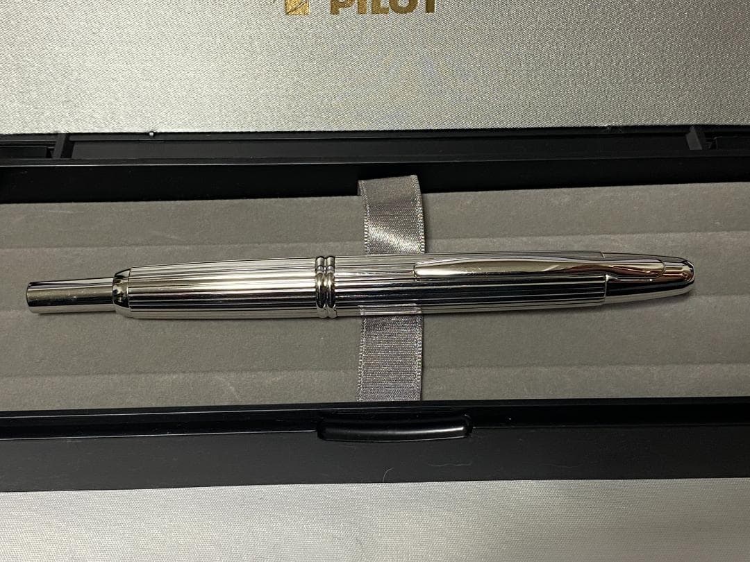 PILOT キャップレス ストライプ ペン先 F 18金ロジウム仕上げ