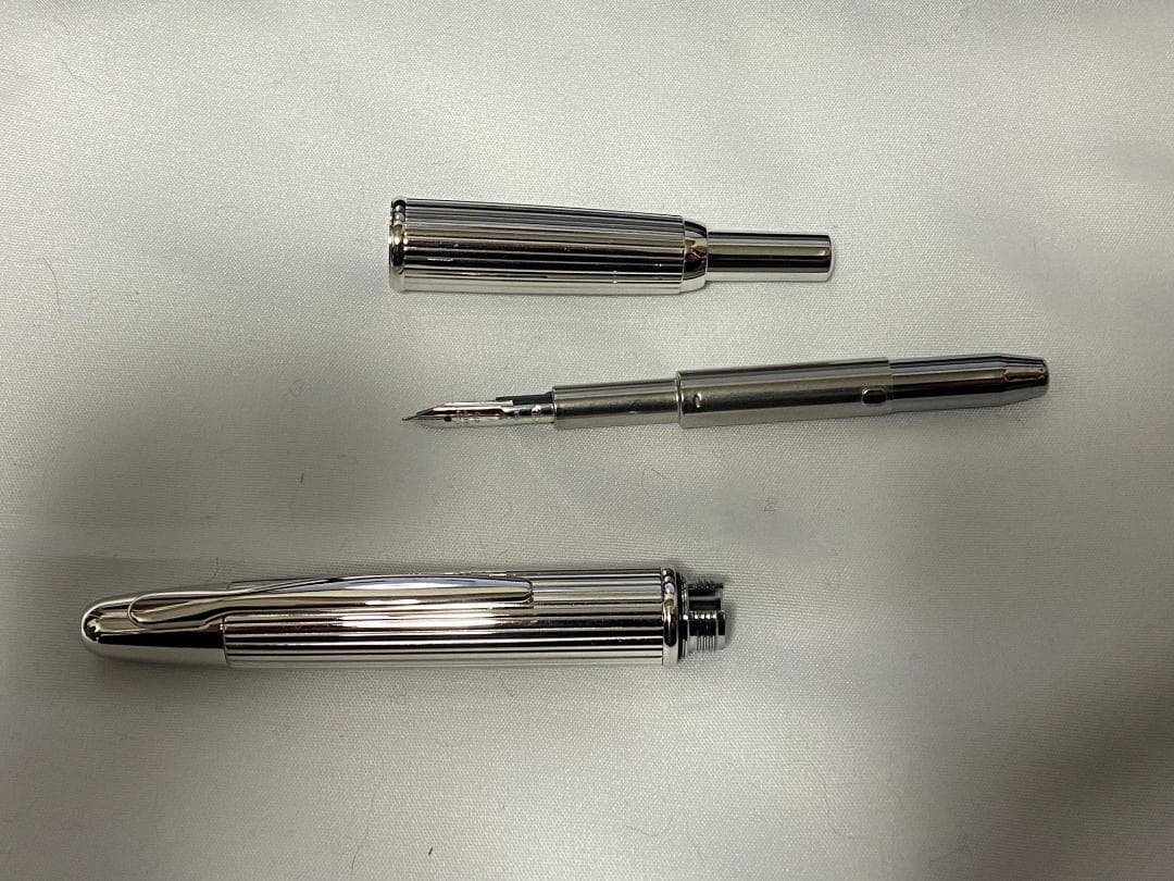 PILOT キャップレス ストライプ ペン先 F 18金ロジウム仕上げ