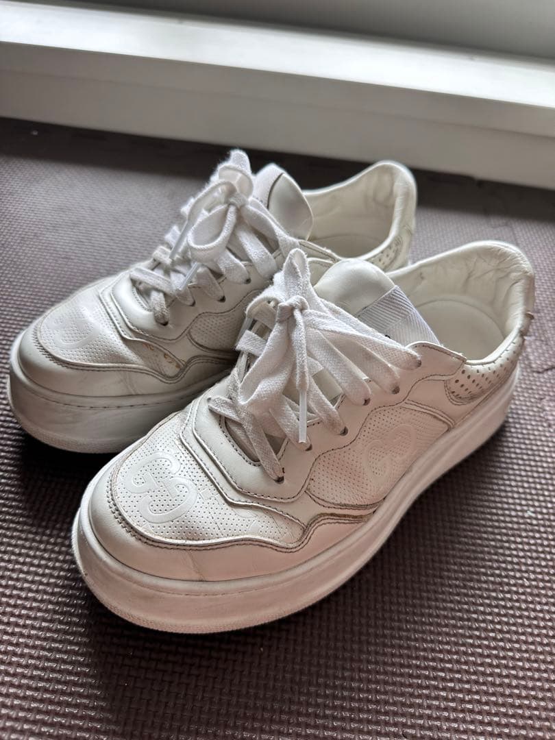 限定セール　22SS 定価12万 GUCCI グッチ エンボス スニーカー