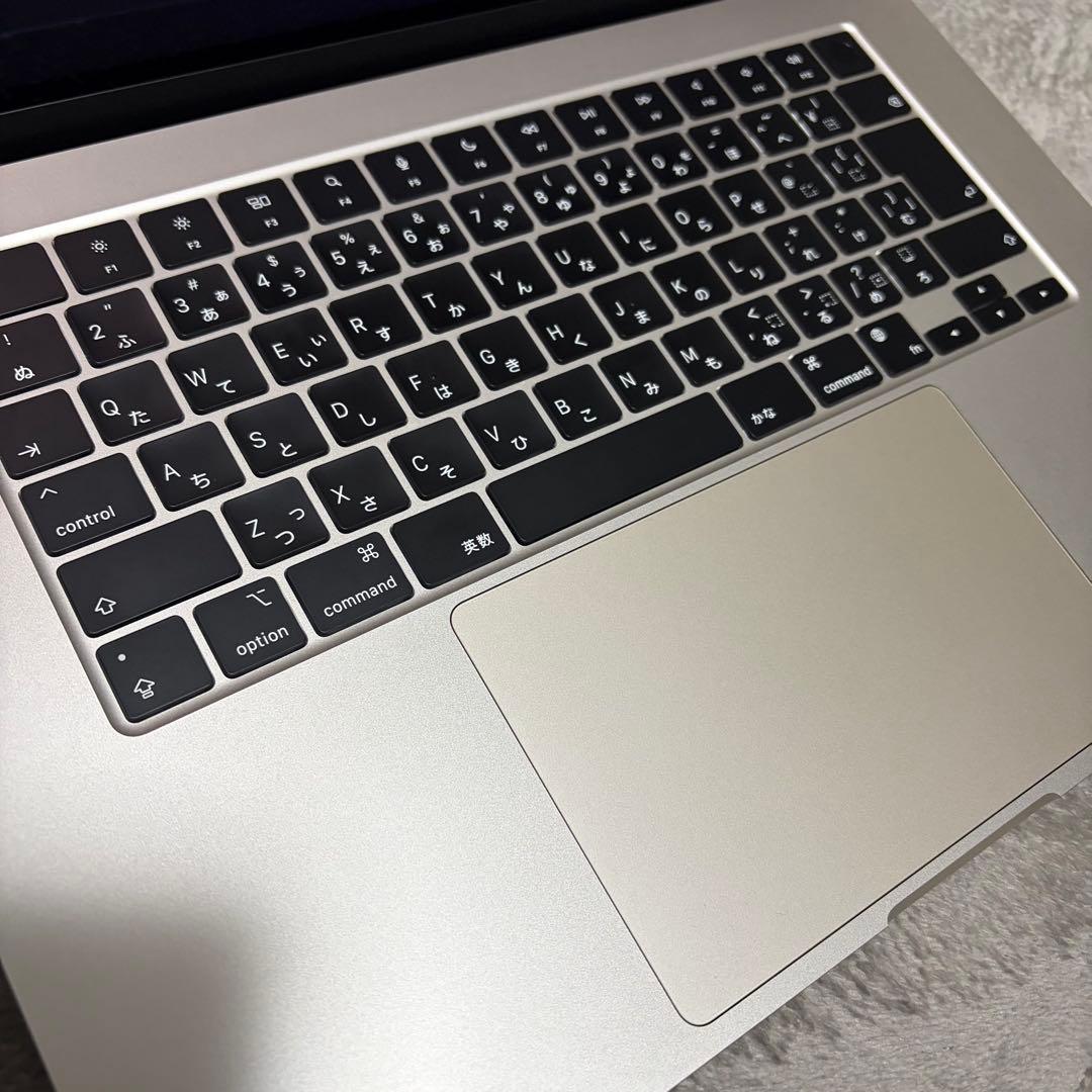 MacBook Air M2 8GB 15インチ 256GBスターライト