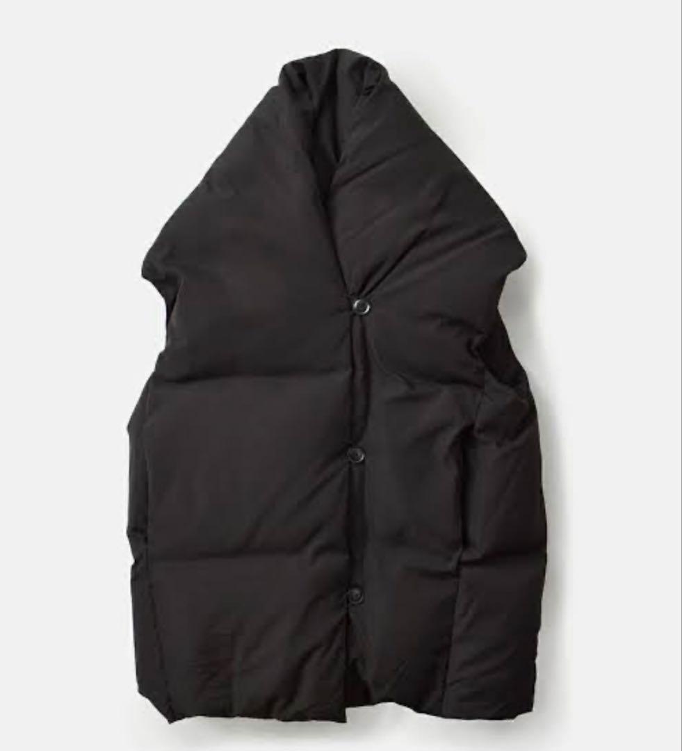 １月末までお値引き中。人気cyan tokyoブラックダウンベスト　ダウン80%