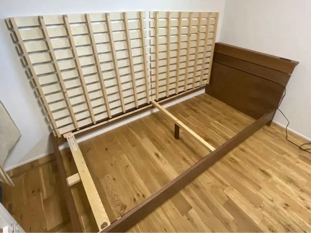 【直接取引希望】コンセント付 すのこ シングルベッド フレーム 無垢材 木製