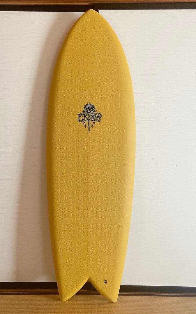 Sunny Day　crimeサーフボード keel fish5.7