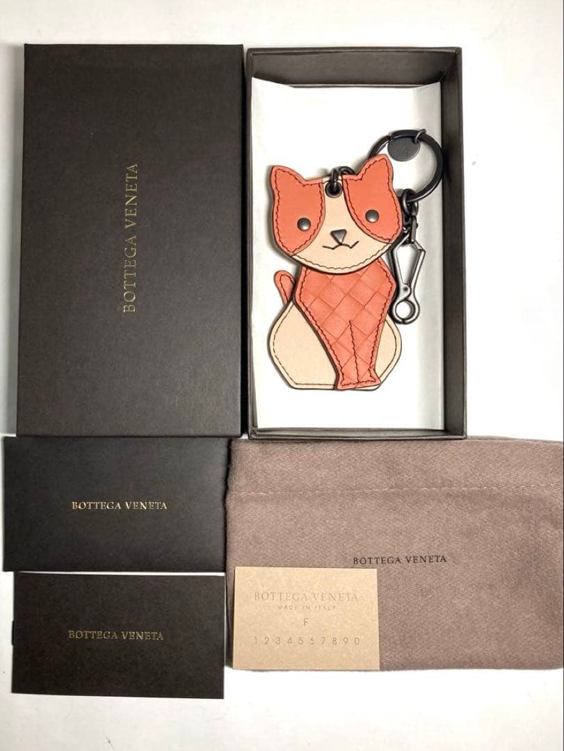 美品　ボッテガヴェネタ　レザー　猫　キャット　キーホルダー　チャーム　箱付き