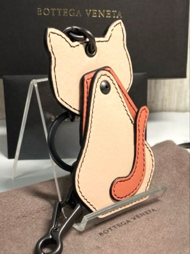 美品　ボッテガヴェネタ　レザー　猫　キャット　キーホルダー　チャーム　箱付き