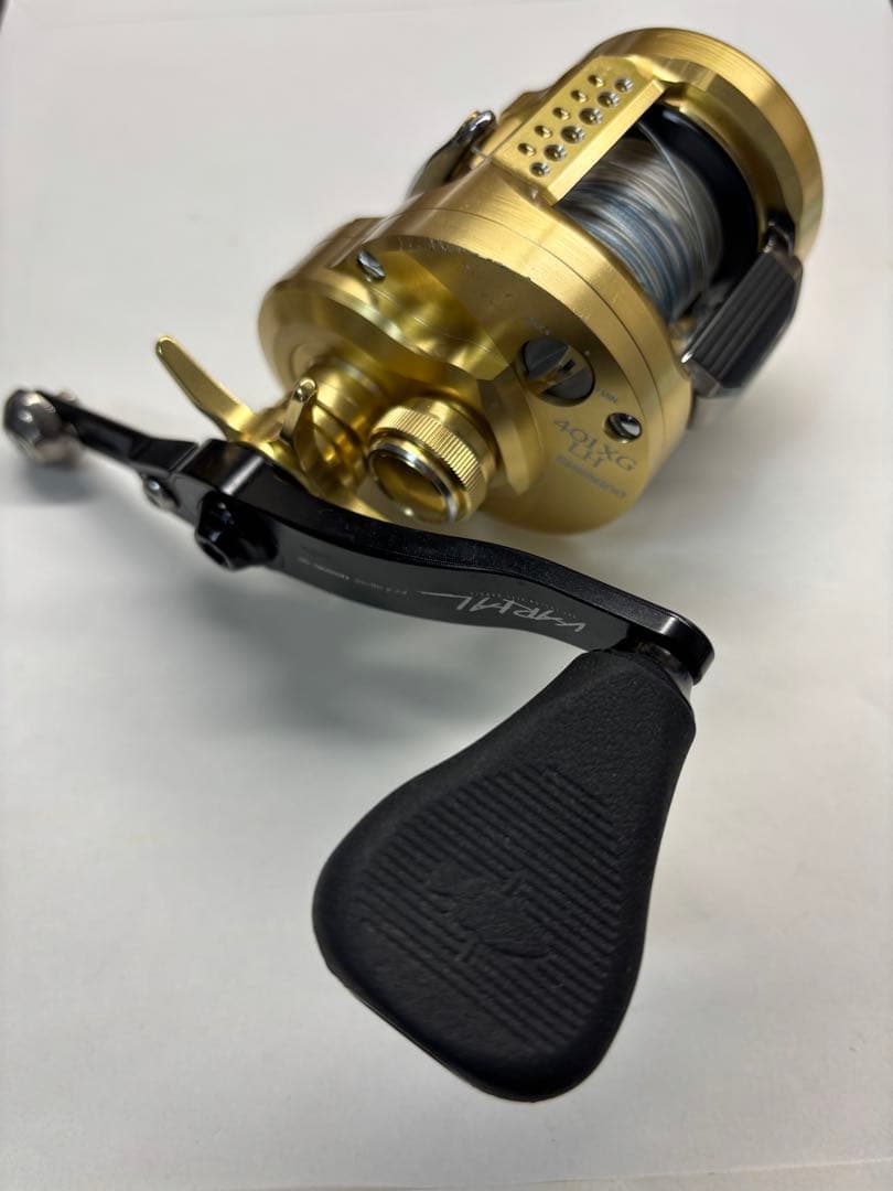 シマノ　カルカッタコンクエスト401XGLH バリアルハンドル付き