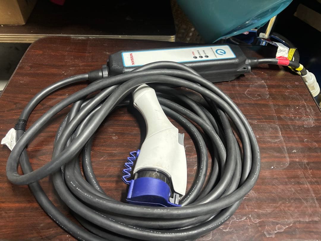 EV充電ケーブルと取扱説明2019年製