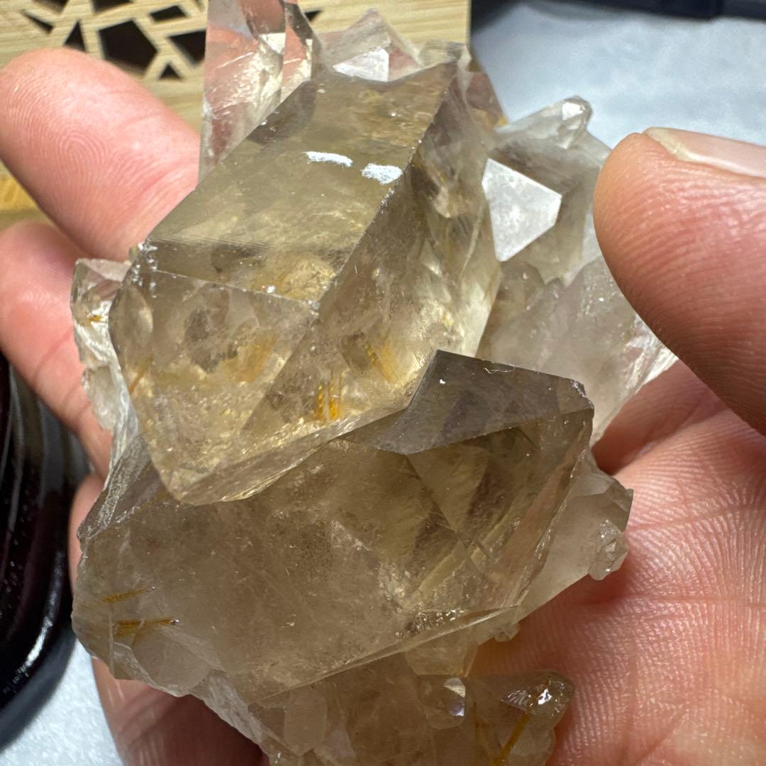 【極上品】太陽放射ルチルクォーツ 原石 ポイント 高透明 黄金針