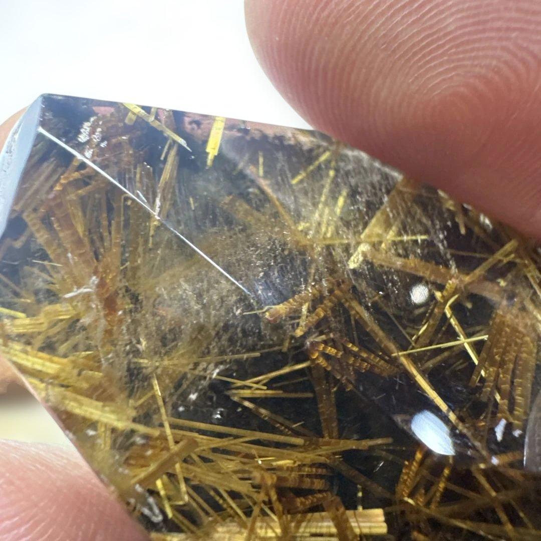 【極上品】太陽放射ルチルクォーツ 原石 ポイント 高透明 黄金針