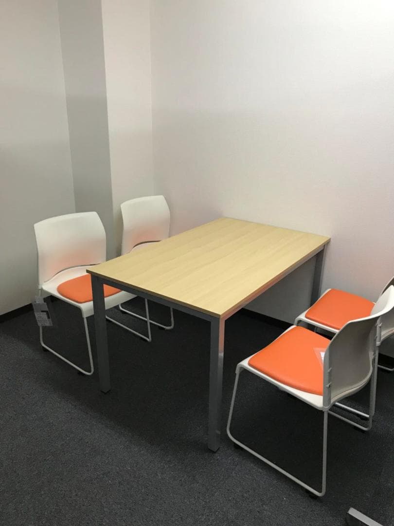 机(2台）、椅子(8個）