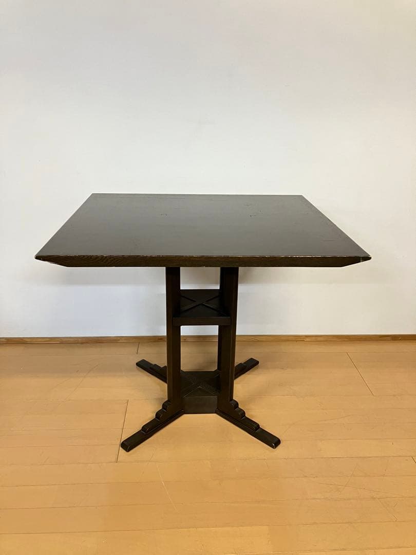 カフェテーブル　70×80×H68