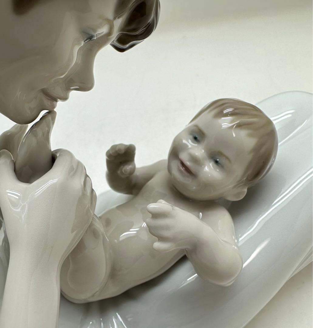 リヤドロ　ママとのひととき　くすくす笑い　NO.9152 フィギュリン　陶器人形