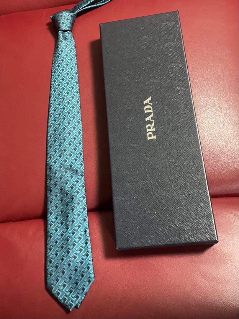 PRADA 幾何学模様 ネクタイ