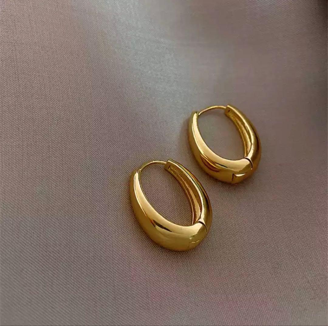 オーバルフープピアス ゴールド