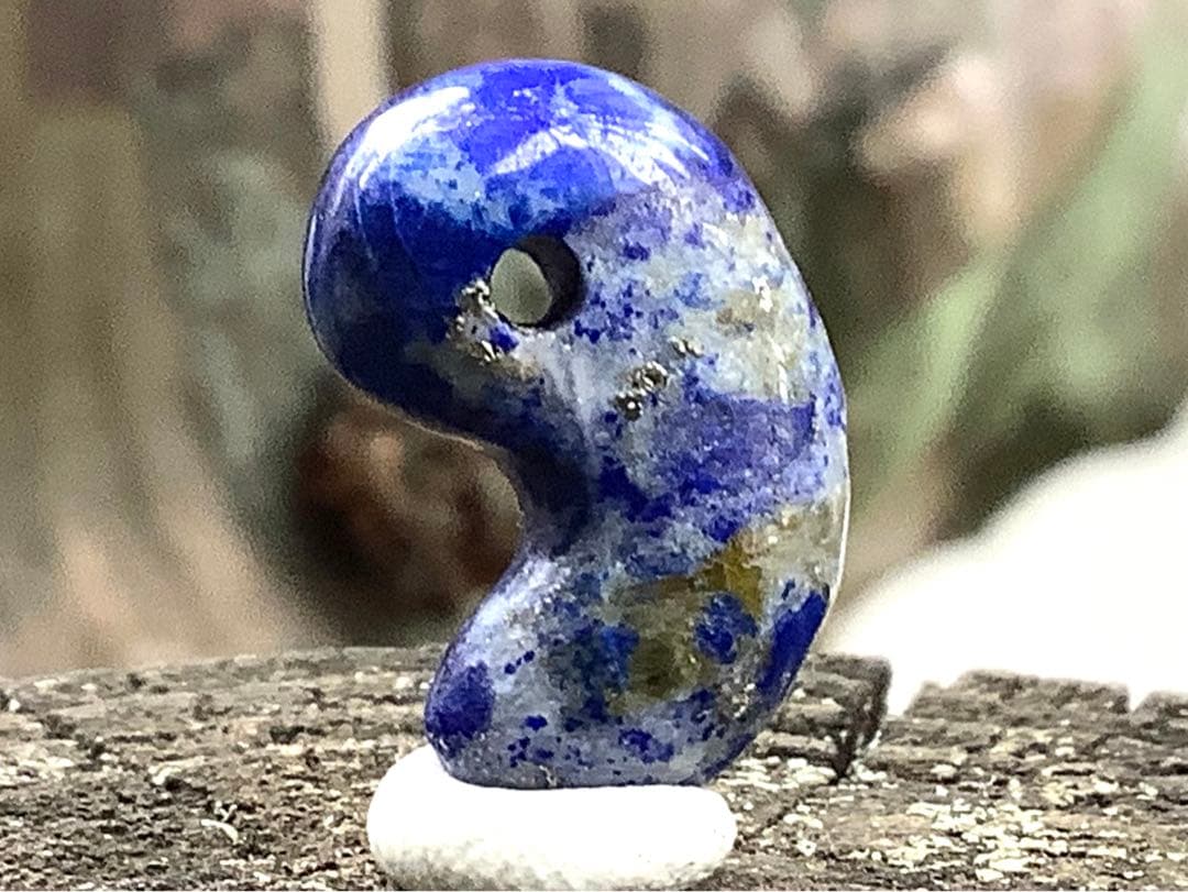 ✳希少お宝勾玉‼️ ラピスラズリ　黄鉄鉱ピカピカ　色彩良好　本物ソーティング付‼️