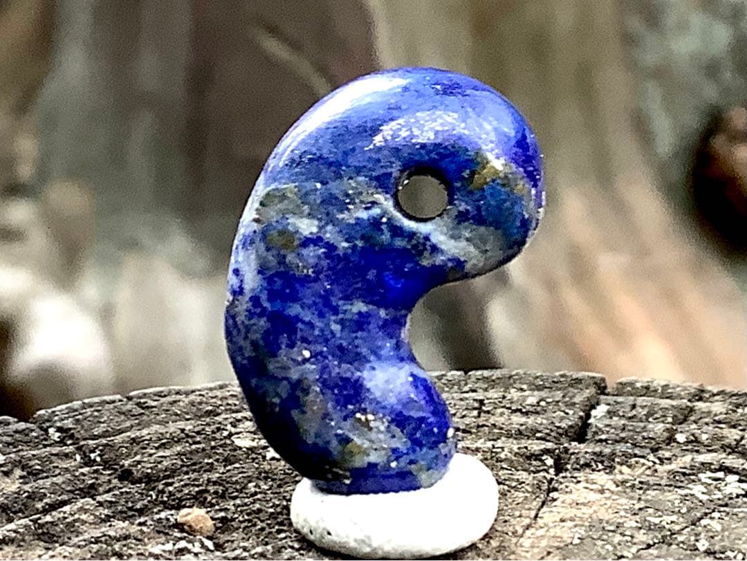 ✳希少お宝勾玉‼️ ラピスラズリ　黄鉄鉱ピカピカ　色彩良好　本物ソーティング付‼️