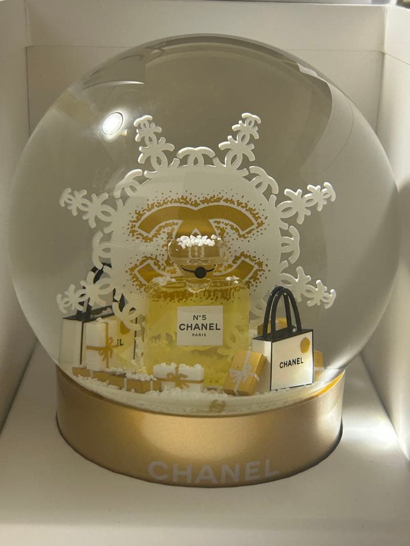 シャネル　スノードーム　　2024ホリデー　ノベルティ