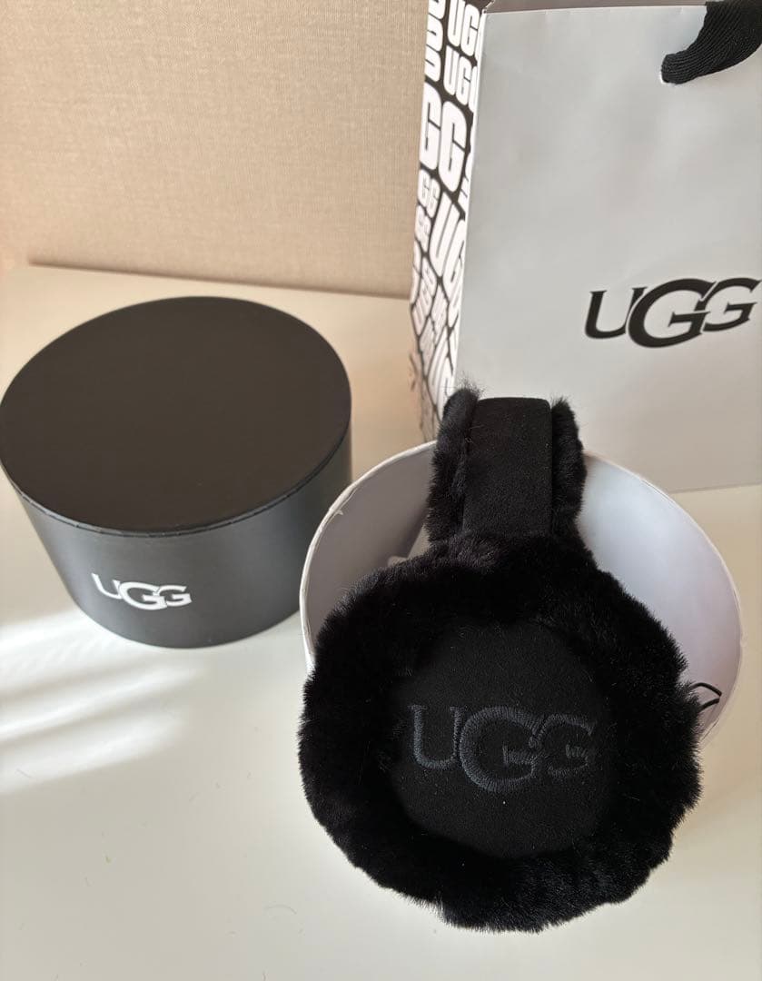 完売!ほぼ未使用!UGGシープスキンエンブロイダリーイヤーマフ黒ブラック