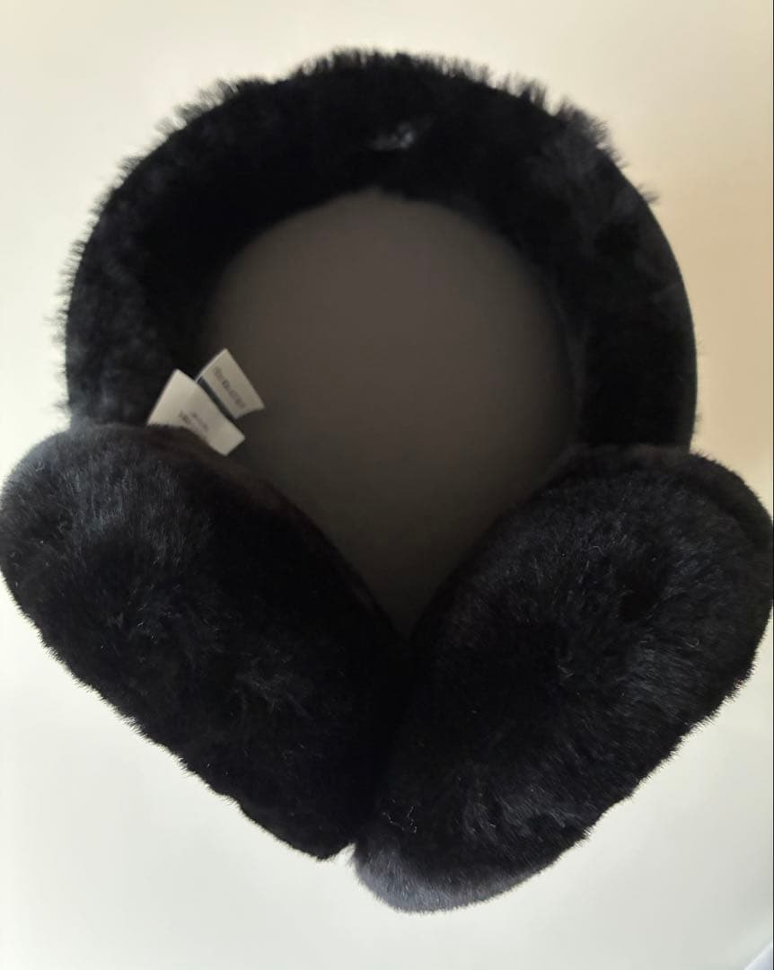 完売!ほぼ未使用!UGGシープスキンエンブロイダリーイヤーマフ黒ブラック
