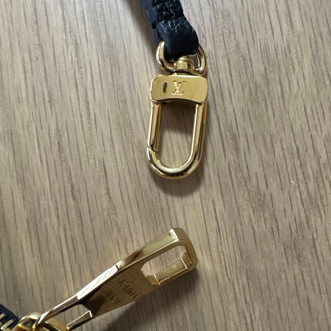 Louis Vuitton ブラック レザーポーチ
