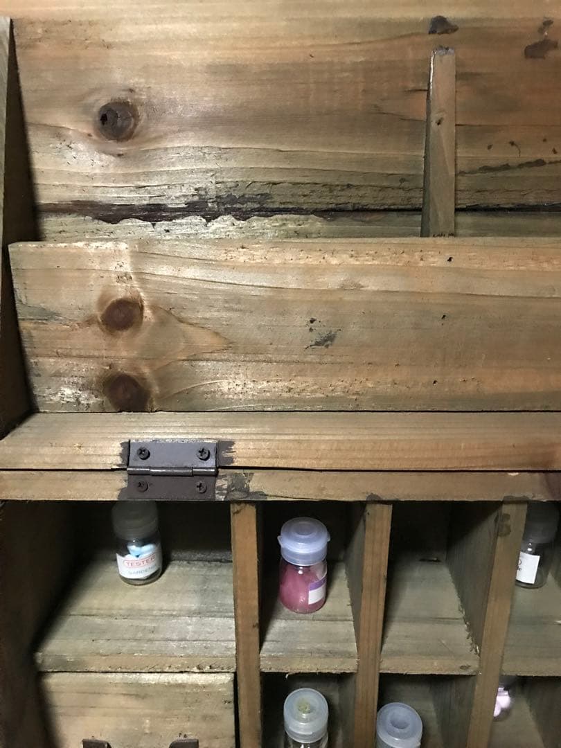 志成販売 開けると小物入れとポストカード入れになります。とじるとただの箱。です。