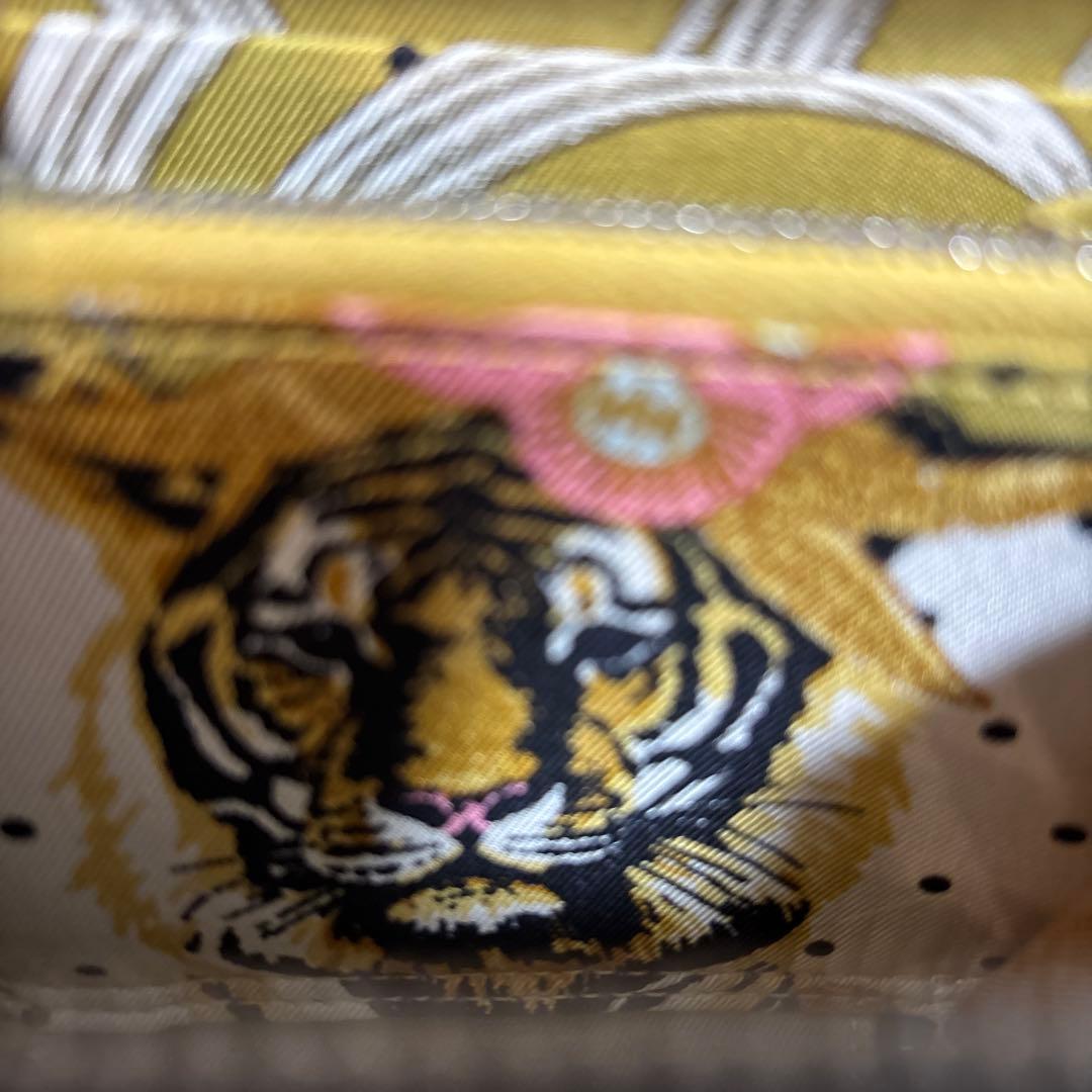 エルメス　シルクイン　コンパクト　黒　王者の虎