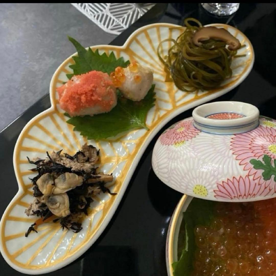 【新品】【大人気】有田焼幸楽窯　錦白金松葉形前菜皿　縁起物