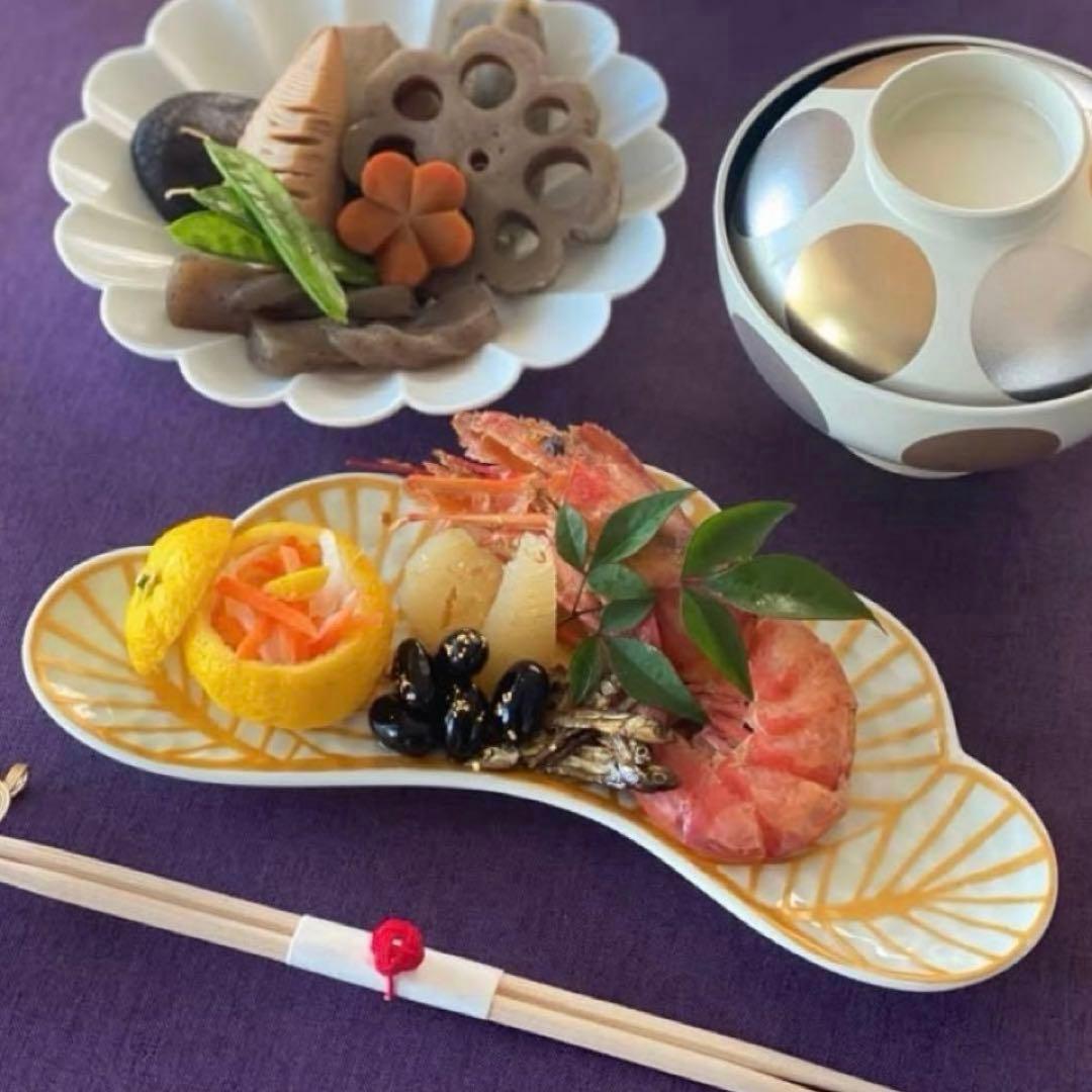 【新品】【大人気】有田焼幸楽窯　錦白金松葉形前菜皿　縁起物