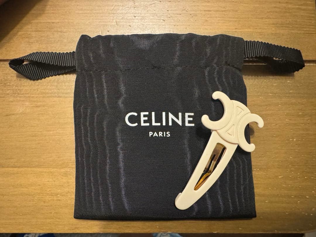 ゆあてゃ様☆CELINE 【連休タイムセール】ヘアピン収納袋付き