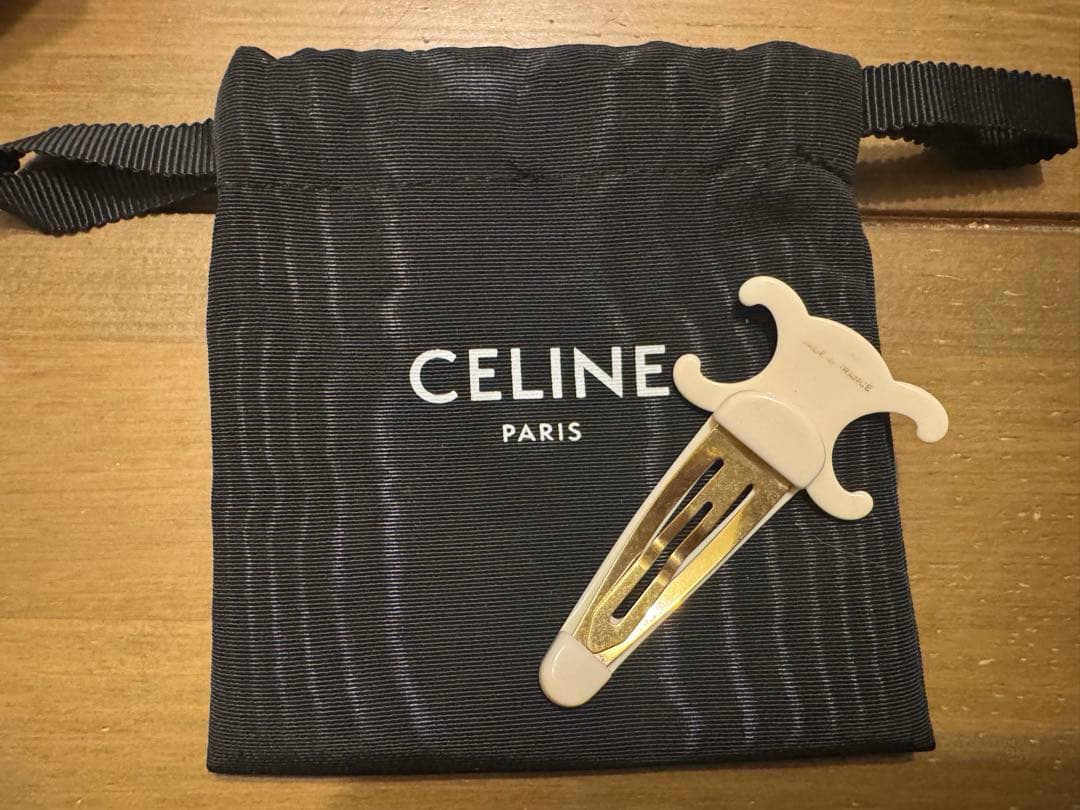 ゆあてゃ様☆CELINE 【連休タイムセール】ヘアピン収納袋付き
