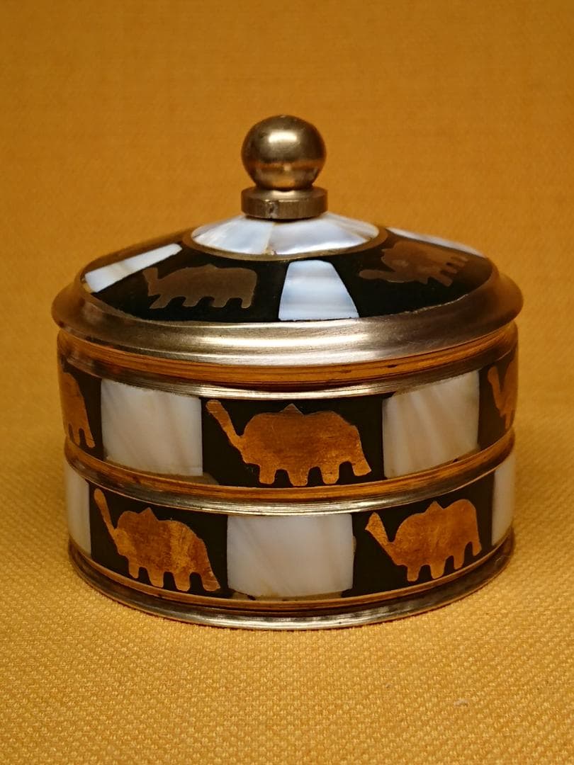 【美品】小物入れ　象嵌　銅製　置物　インテリア　工芸品　美術品　A1672