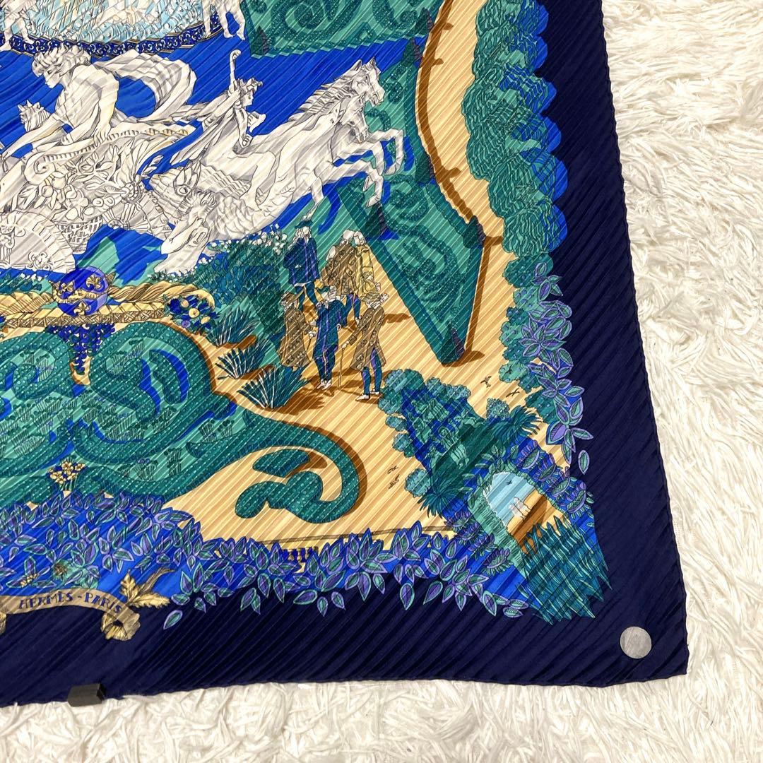 美品HERMES【王の楽園】カレプリセ プリーツカレ 絹　大判 総柄 スカーフ青