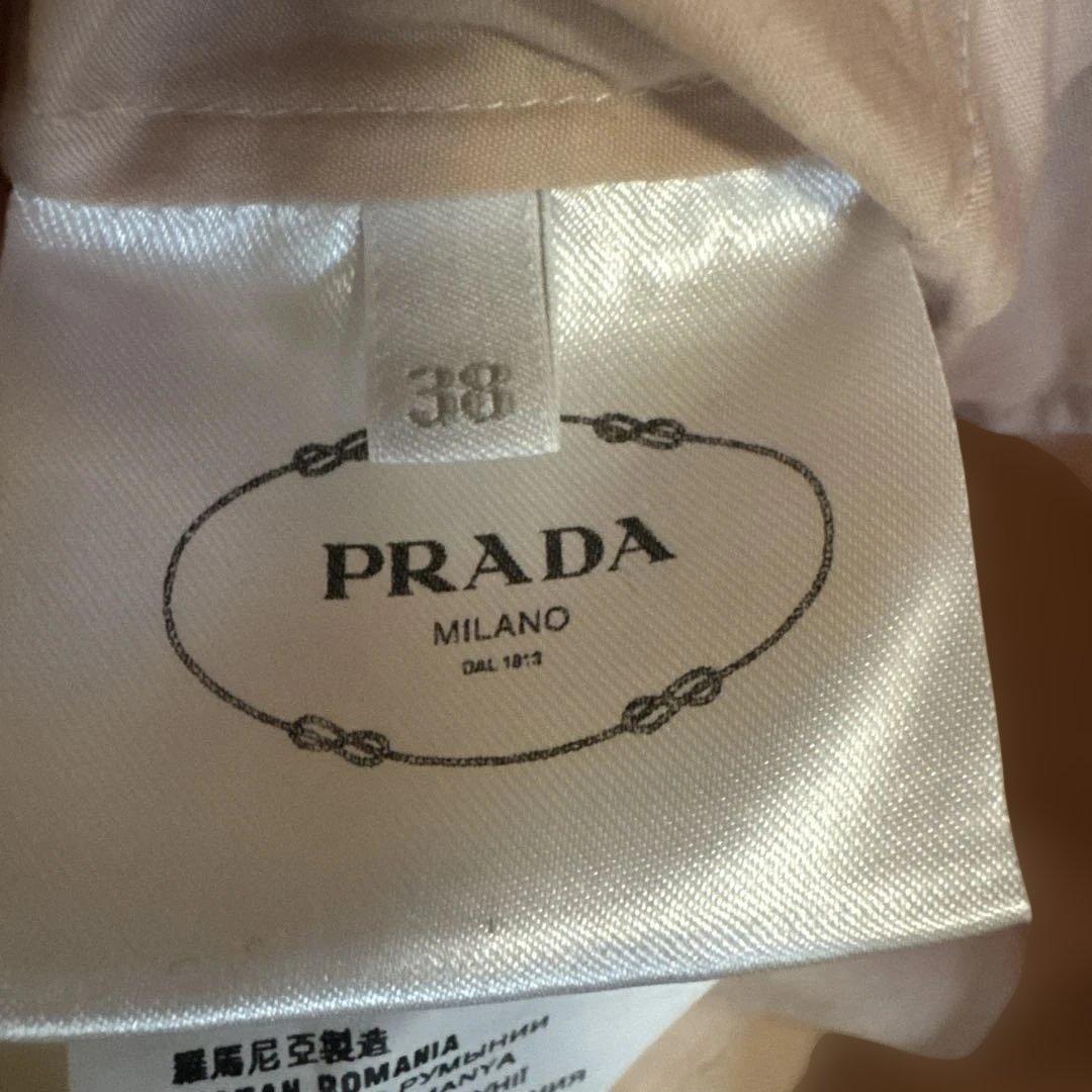 PRADA 女性らしくエレガントなピンクシャツ
