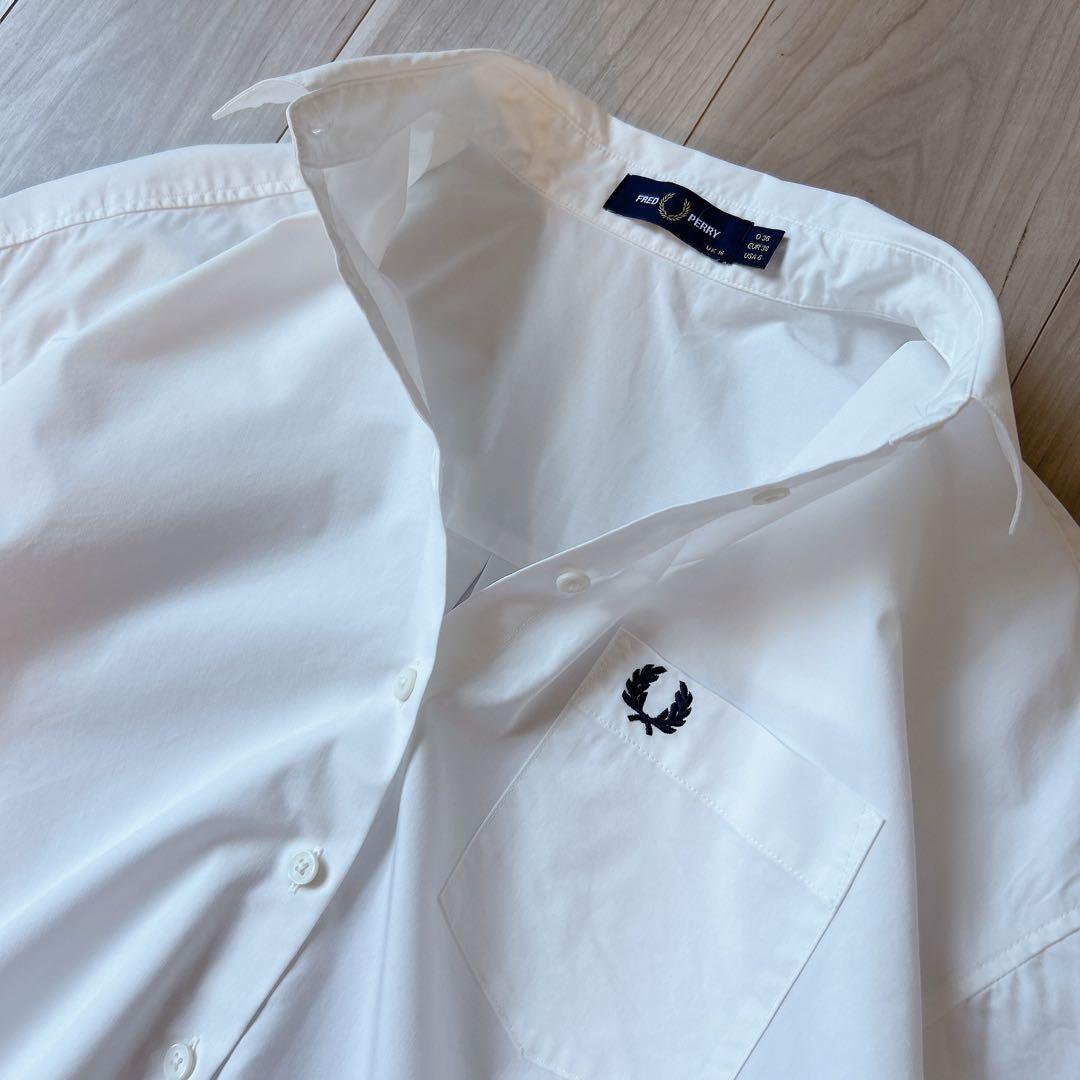 美品＊フレッドペリー FRED PERRY 半袖シャツ 白 ロゴ刺繍 UK10
